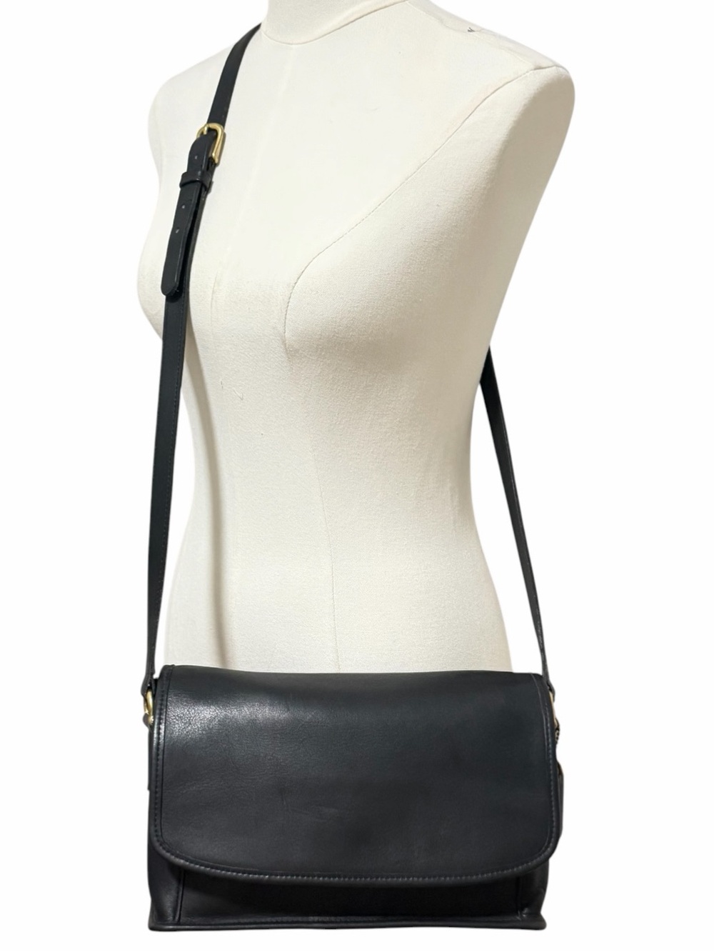 Coach 9975 Curtis Bag Black Glove Tanned Leather Flap Crossbody - Vintage
